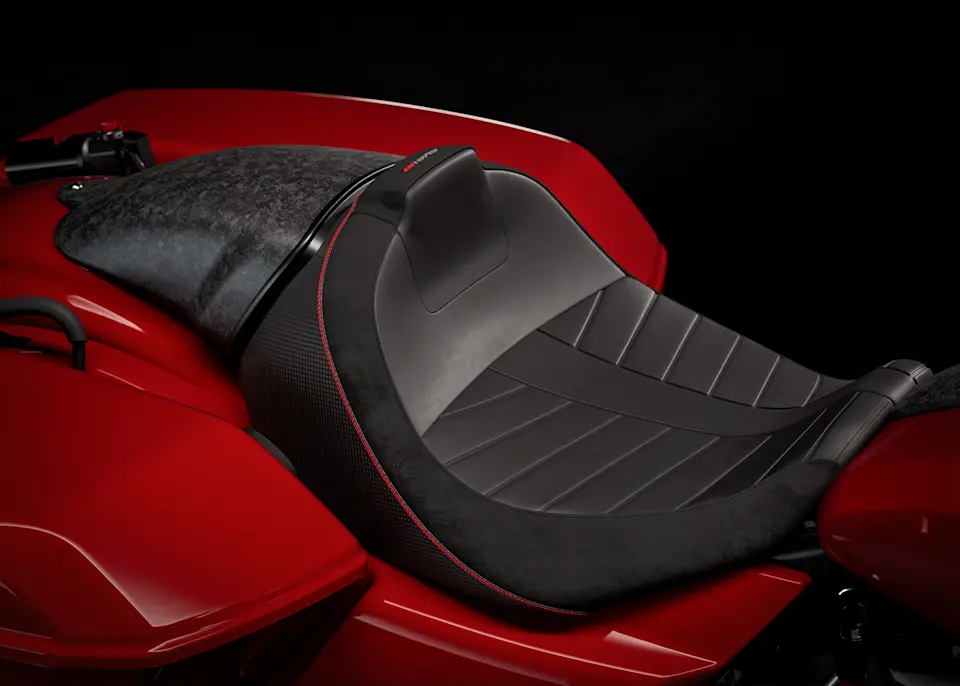 2025 CVO Road Glide ST motorcycle solo seat