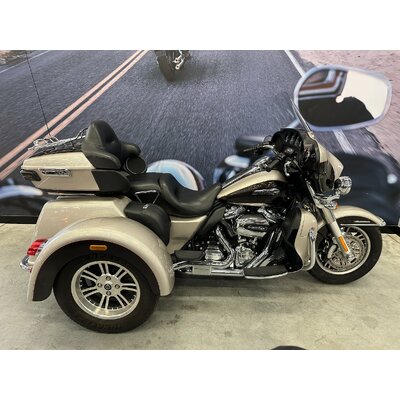 2018 Harley-davidson 1700CC FLHTCUTG TRI GLIDE ULT CLASSIC TRIKE